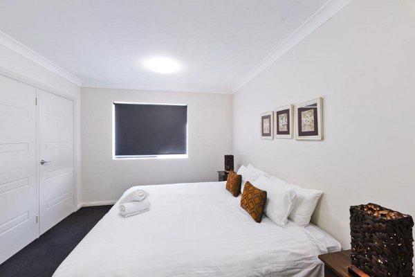 Astina Serviced Apartments - Central Penrith Room photo