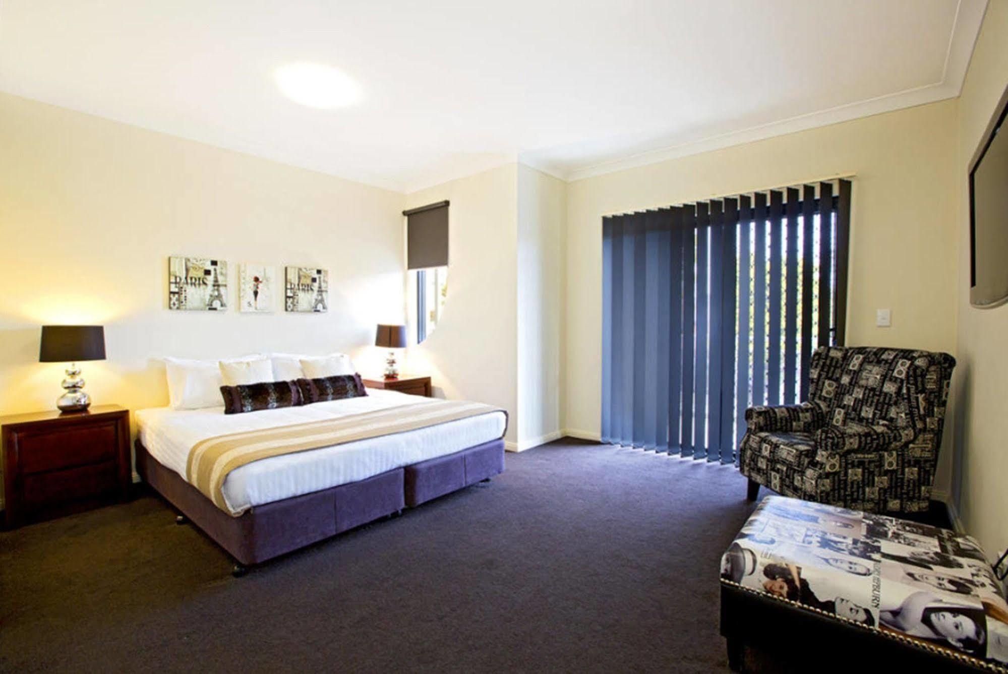 Astina Serviced Apartments - Central Penrith Exterior photo