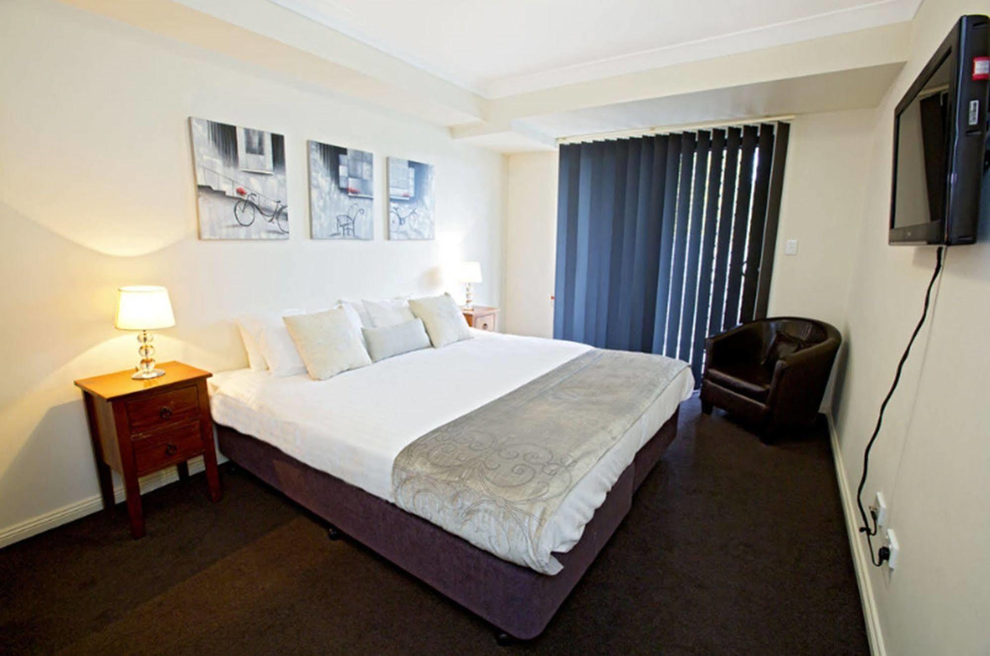 Astina Serviced Apartments - Central Penrith Exterior photo