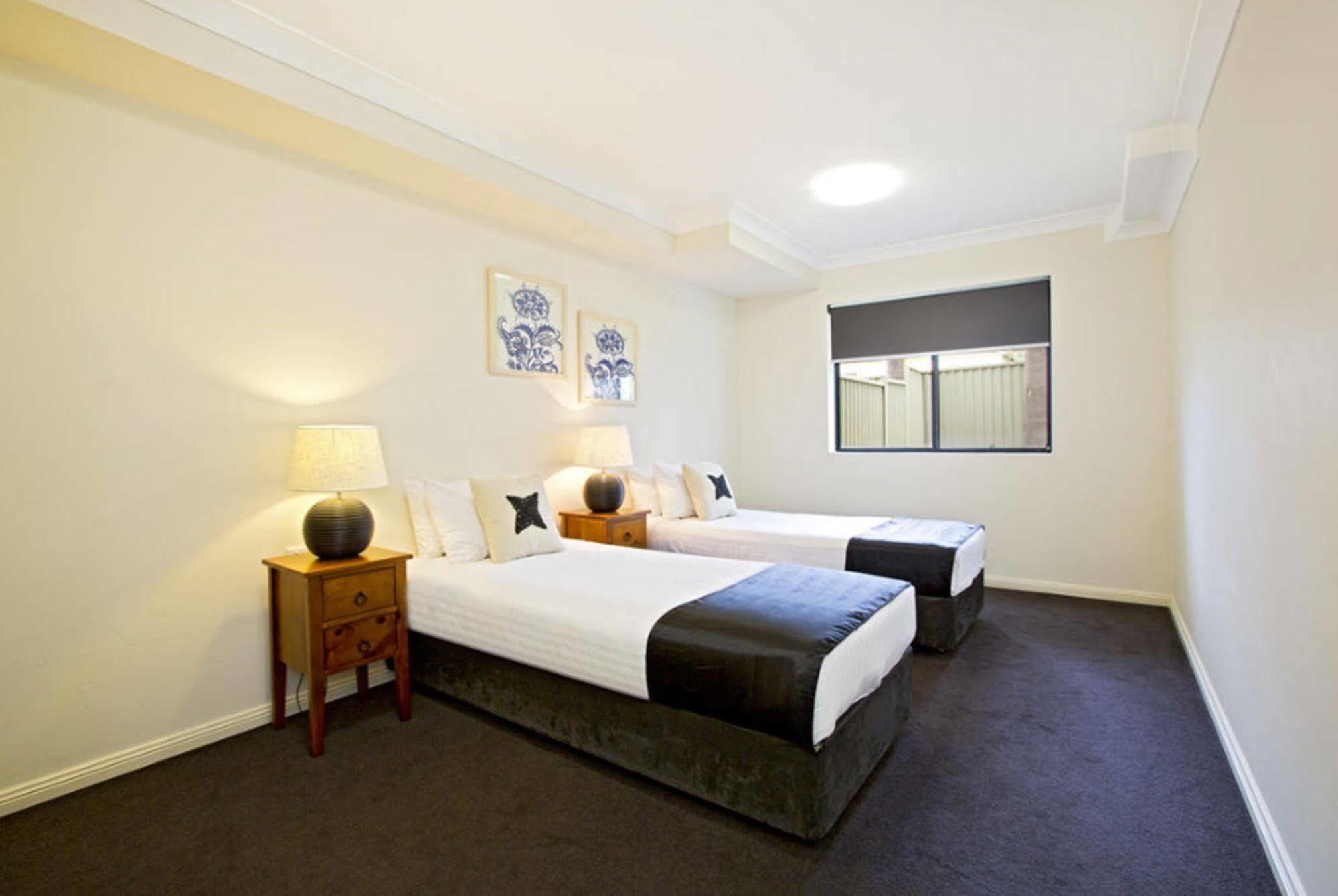 Astina Serviced Apartments - Central Penrith Exterior photo